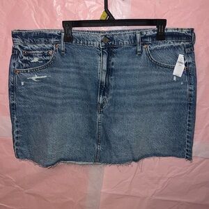 NWT Gap Icon Denim Skirt Intentionally Distressed Mini Skirt Women’s Size US18